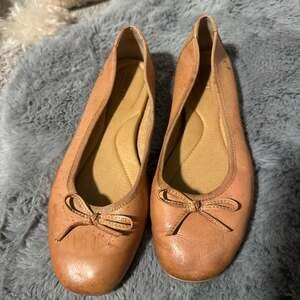 Børn Brin Tan Leather Ballet Bow Flats